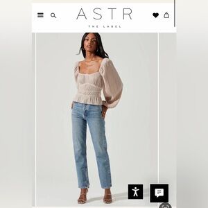 Astr fashion top, subtle nude boosted by pleated design. Perfect w/highrise jean